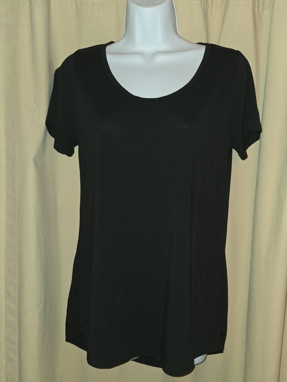LuLaRoe Black Short Sleeve Classic Tee Scoop Neck Tee